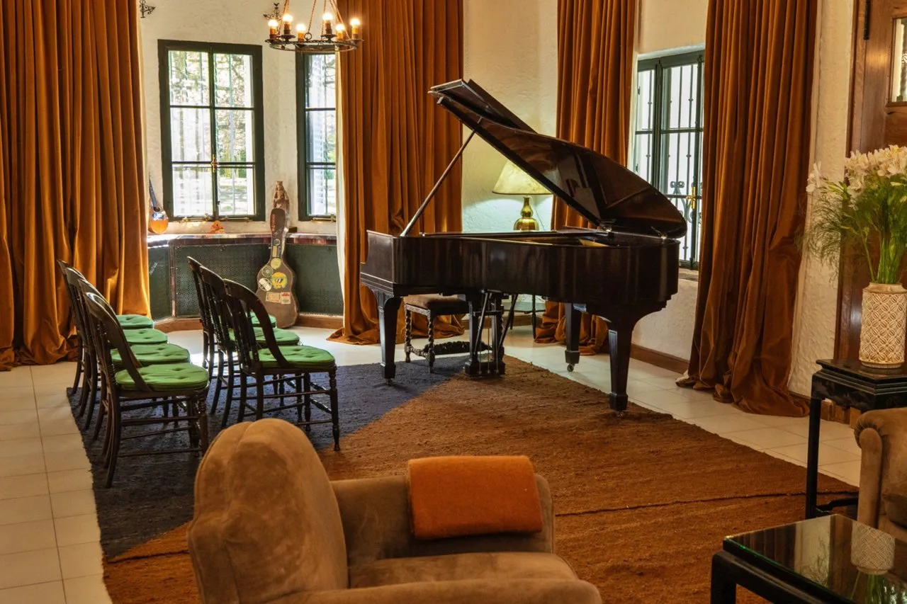 MUSICA Y CONVERSACIONES